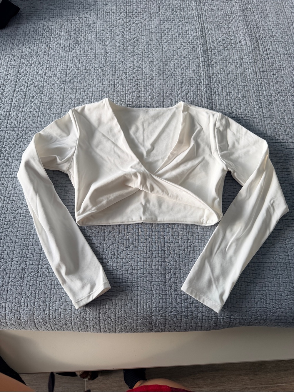 Amazon Women's White sport Twist-Front Long Sleeve Crop Top - V-Neck. Gym
